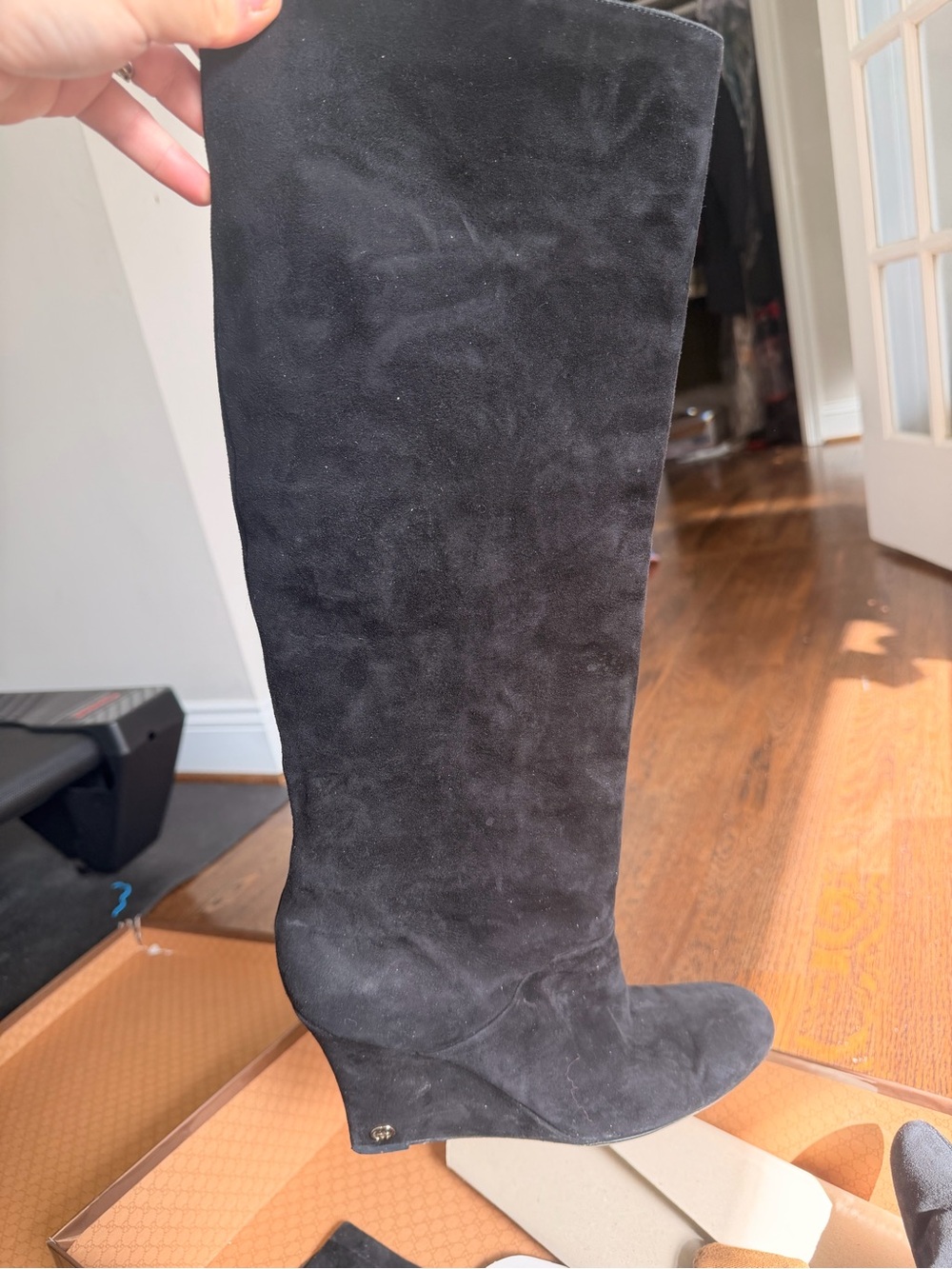 $975 GUCCI size 10 Suede Knee-High Wedge Boots - Women - GUC